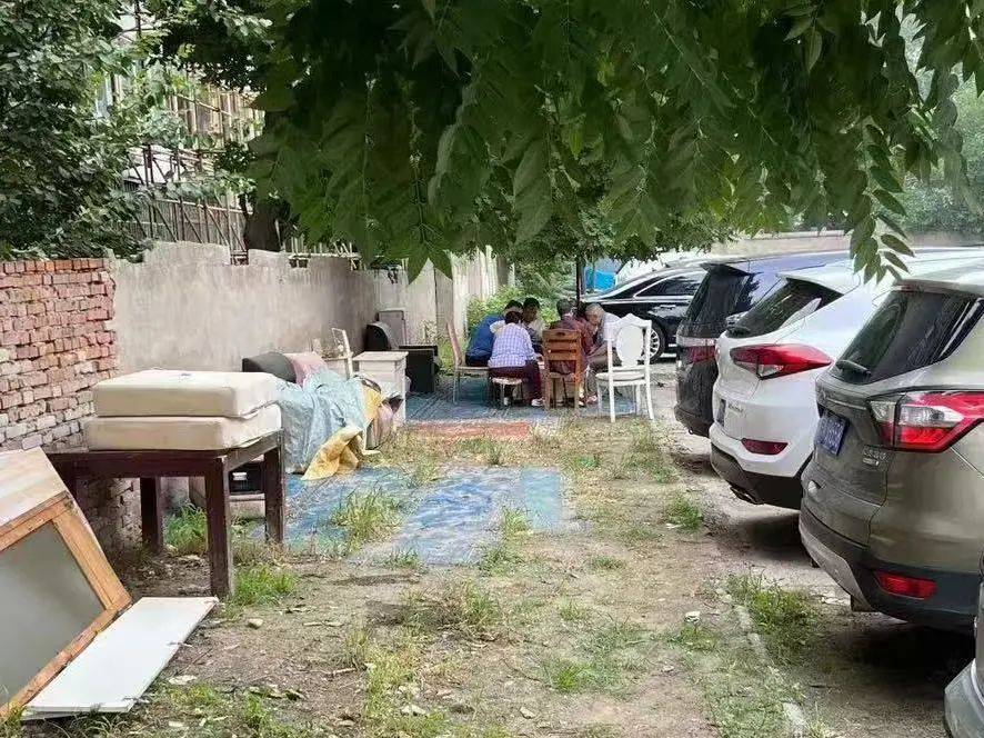 金角银边”！社区微改造兜起百姓“小确幸”AG凯发成为马竞合作“边角余料”变身“(图2)