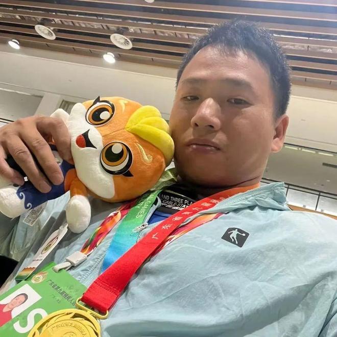 将到北京演讲有公司想为其安装仿生假肢梦想“去哈佛做演讲”的无腿补鞋匠暑期(图3) 将到北京演讲有公司想为其安装仿生假肢梦想“去哈佛做演讲”的无腿补鞋匠暑期(图3)